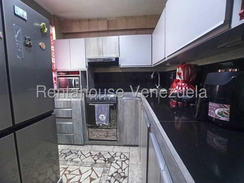 Erika Armeya Vende, Apartamento Ubicado En El Centro De Cabudare. Flex: 25-13615