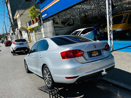 Volkswagen Jetta 2.0 Comfortline Flex 4p Automática