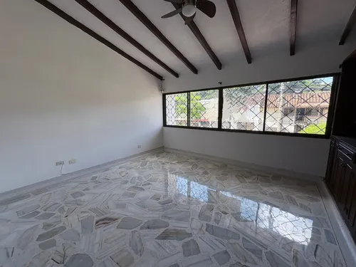 Casa En Venta En Prados Del Norte. Cod V11664