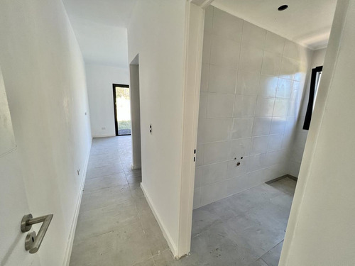 Imagen 18 de 30 de Moderna Casa A Estrenar Con Detalles De Categoria En Pilar Del Este, Barrio Santa Elena.