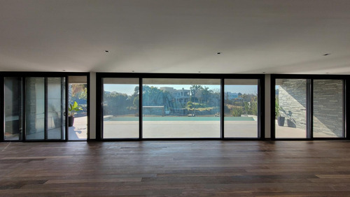 Casa En Venta 7 Ambientes En El Yacht Nordelta