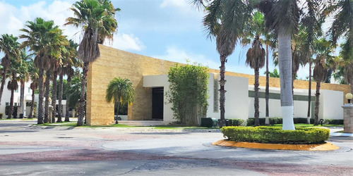 Casa Lujosa Residencia En Venta, 4 Recamaras, Remodelada,  Villa Magna, Cancun