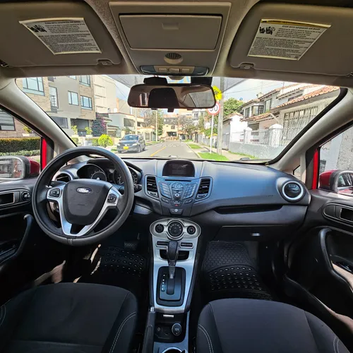 Ford Fiesta 1.6 sedan automático