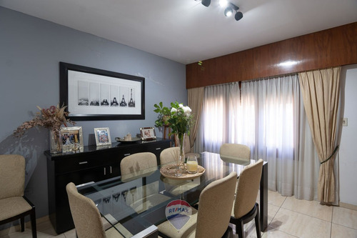 Venta Casa 5 Dorm Cochera Poeta Lugones Cba