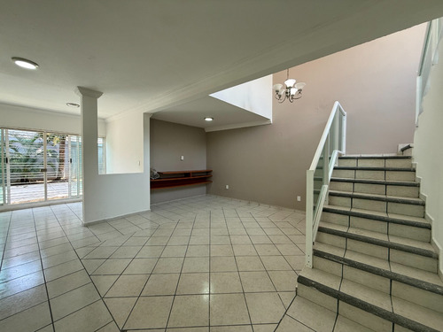 Casa En Venta En Boca Del Río, Veracruz Col. Graciano Sánchez Romo, De 4 Recamaras Y 4 Baños. A 5min Del Centro De Boca Del Rio, Plaza El Dorado Y Playas De Boca Del Rio.