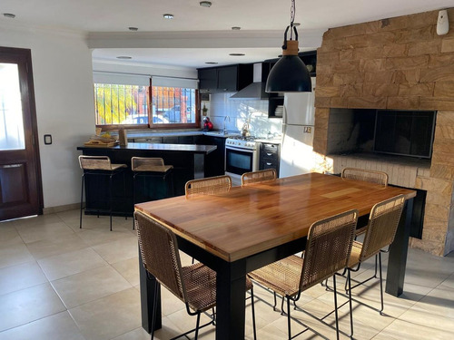 Venta Casa 4 Amb Cochera, Parque Y Piscina Quilmes