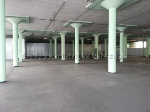 Edificio Industrial Con Mucho Potencial En Venta En La Yaguara Smb 24-10718 Yy