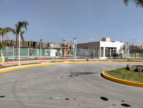Casa De 4 Recamaras En Desarrollo Privado Con Acceso Controlado Y Casa Club Con Alberca