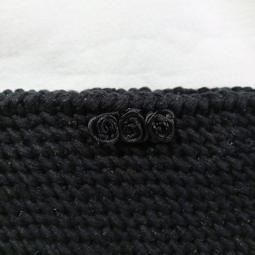 Clutch Em Crochê Preto Com Detalhes De Rosas