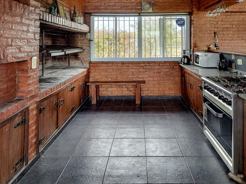 Casa 5 Ambientes Permuta Pileta Quincho Parrilla