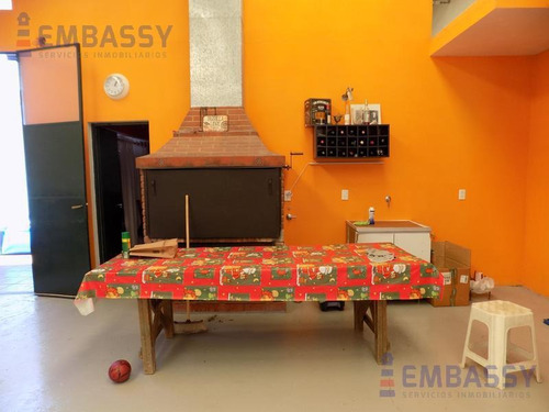 Casa Única De 4 Amb Con Galpon De 100 M2 Excelente Zona Martinez!!