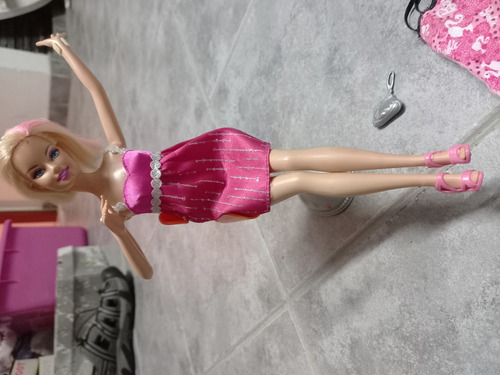 Muñeca Barbie Fashion , C/ Accesorios, Art, En Piernas