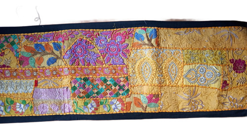 Tapiz De La India. Patchwork. Tela Bordada. 150 X 37 Cms