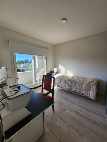 Casa En Venta Con Fondo A La Laguna En Canning