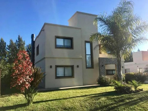 Imagen 2 de 14 de Casa En Venta 5 Ambientes En Canning