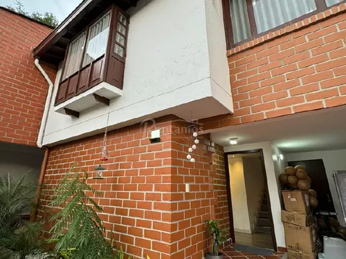 Casa En Arriendo En Loma Del Escobero. Cod A775978