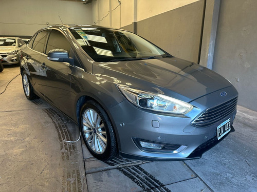 Ford Focus 4p 2.0l Nat Titanium