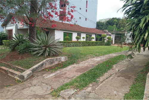 Vendo Amplio Terreno De 879 M2 En Pleno Centro De Encarnación.