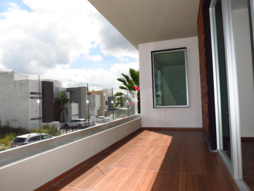 Imagen 14 de 14 de El Refugio - Casa En Calle Abierta, Con Amplio Jardín. Venta