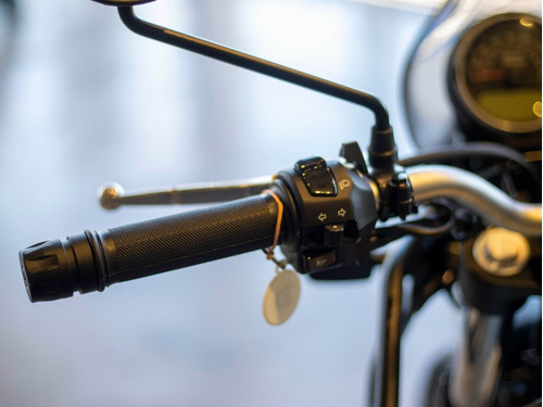 Imagen 11 de 25 de Royal Enfield Himalayan Mirage Silver