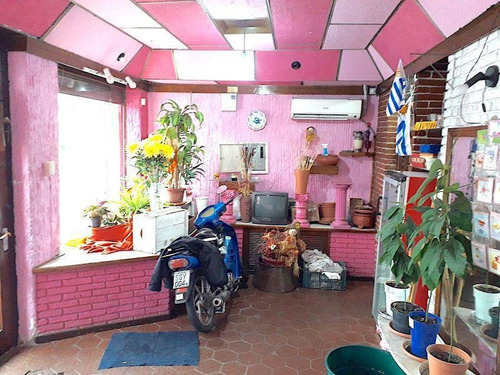 Venta De Local En Barrio Reus. Oportunidad