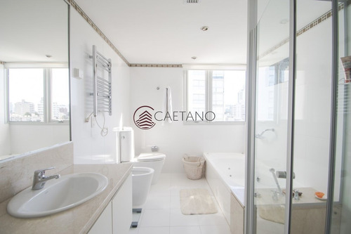 Imagen 11 de 23 de Venta De Excelente Apartamento De 3 Suites Más Dependencia Frente A Playa Brava, Punta Del Este. - Punta Del Este Brava