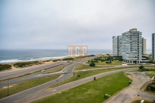 Departamento En Venta De 3 Dormitorios En Torre Nueva York.