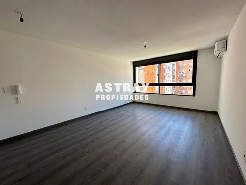 Apartamento En Alquiler - Monoambiente En Punta Carretas (ref: Ast-3600)