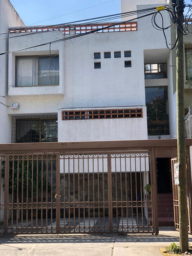 Imagen 2 de 14 de Casa En Renta Semi Moderna En Lomas Del Country