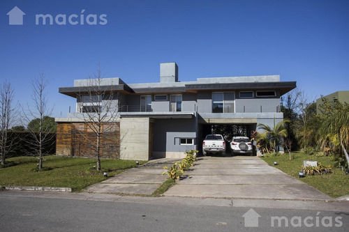 Casa En Country En Yerba Buena. Calidad, Diseño Moderno Y Vistas Increíbles.