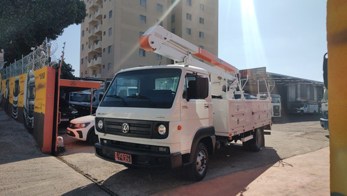 Volkswagen 8-160 Modelo 2013 Com Cesto Aéreo Linha Viva
