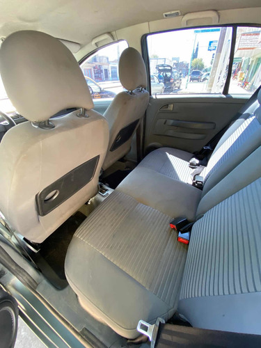 Imagen 6 de 6 de Volkswagen Suran 2010 1.6 Highline 101cv 11c