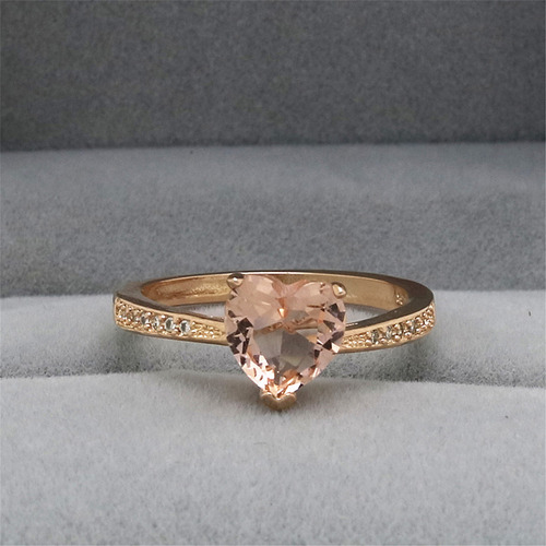 Anillo De Compromiso Con Cristal En Forma De Corazón En Oro