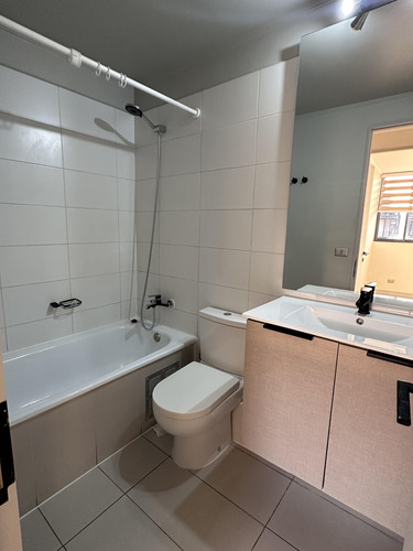 A 3 Cuadras De Gran Av. -lo Ovalle/ 2 Dormitorios 1 Baño