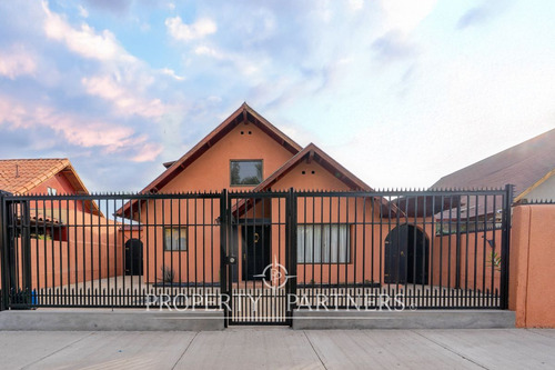 Venta De Casa Con Excelente Ubicación Y Conexión A...