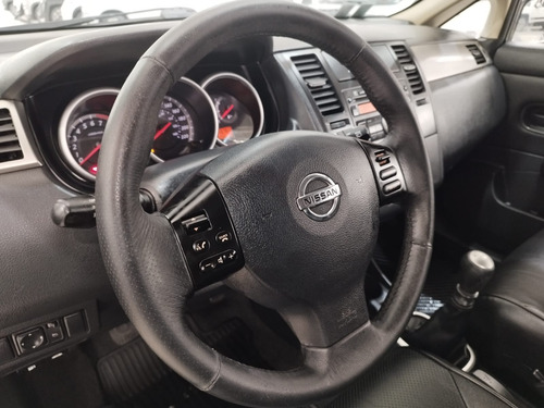Nissan Tiida 1.8 Sl Flex 5p