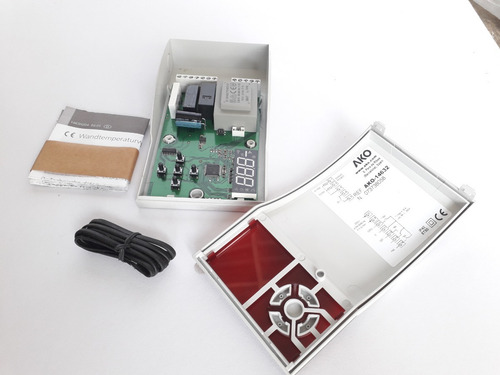 Controlador Electrónico Ako, Mod 14632, 230 V, 3 Relés