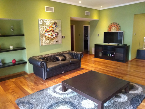 Casa En Venta 8 Ambientes En Ramos Mejia Con Pileta
