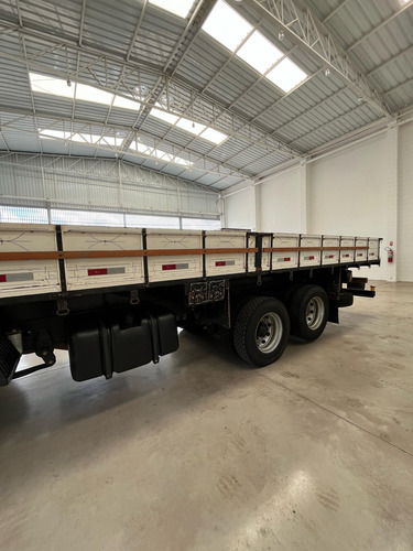 Tector 31-300 Branco 2023 Com Carroceria De Madeira 8x2