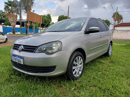 Volkswagen Polo Prata 2012