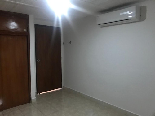 Para Cliente Directo. Se Alquila Comodo Anexo En El Marques. Pb. Urbabizacion Cerrada Cerca A La Cota Mil. 46 Mts. No Amoblado, Ni Equipado.