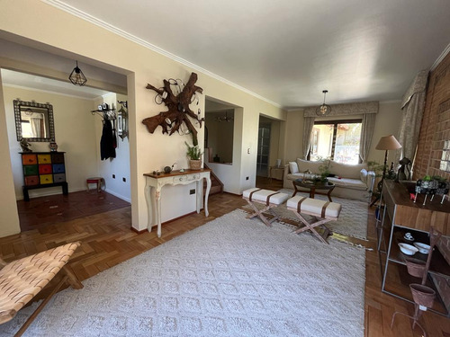 Oportunidad Única: Casa Semi-amoblada En Lomas De San Seba