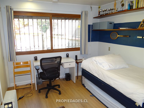 Casa En Venta De 4 Dorm. En Las Condes