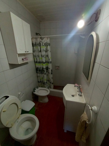 Casa Para Dos Familias O Inversor.-