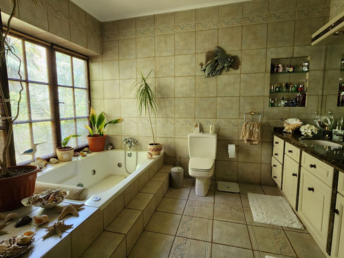 Calera De Tango | 4d 5b + Serv. | 5000m2 Terr. / 383m2 Const