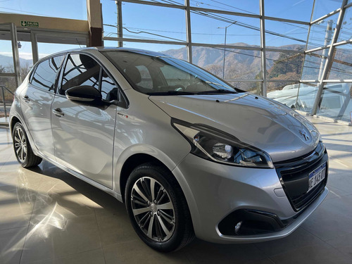 Imagen 2 de 6 de Peugeot 208 2020 1.6 In Concert
