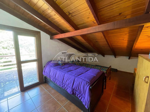 Hermosa Y Grande Casa A La Venta, Ubicada En Pinares Atlántida, 5 Dormitorios, 3 Baños, Frente Y Fondo. Inm Atlántida.