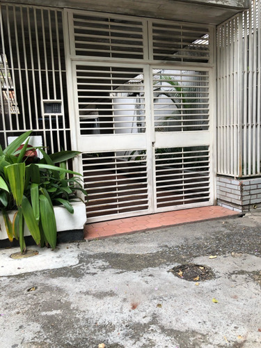 Cubículos De 12m2 En Alquiler En Campo Alegre Ob021