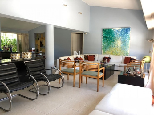 Hermosa Casa En Venta En Zona De Playa Mansa.- Ref: 3522