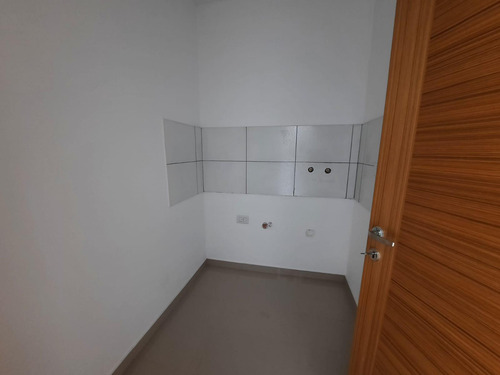 Venta De Departamentos 2 Y 3 Ambientes En Excelente Zona De Wilde.